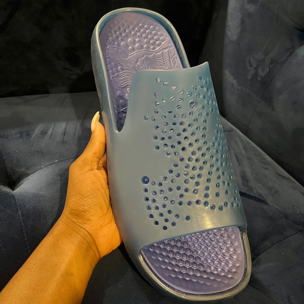 Burberry Slides - Picture 7 of 8